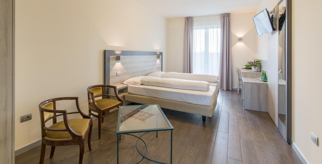 ברשה Hotel Panineria Colombera Rossa מראה חיצוני תמונה